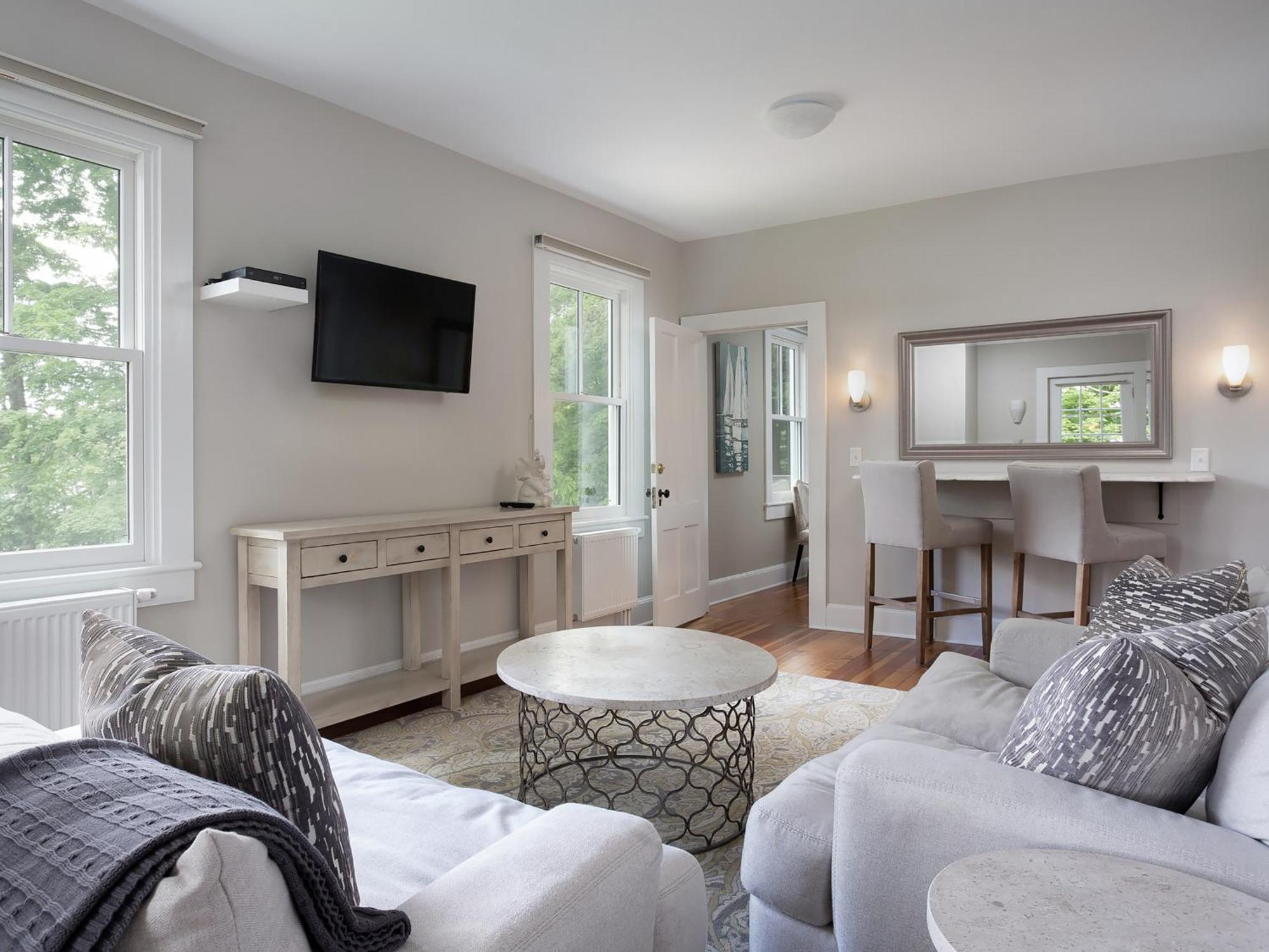 Lakehouse 4*